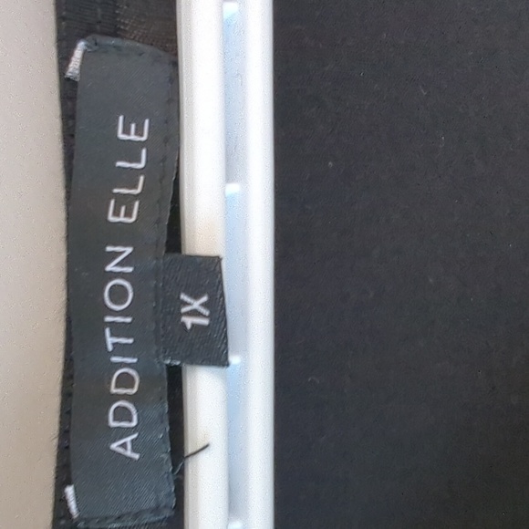 Peacock design long sleeve tee - Picture 3 of 5